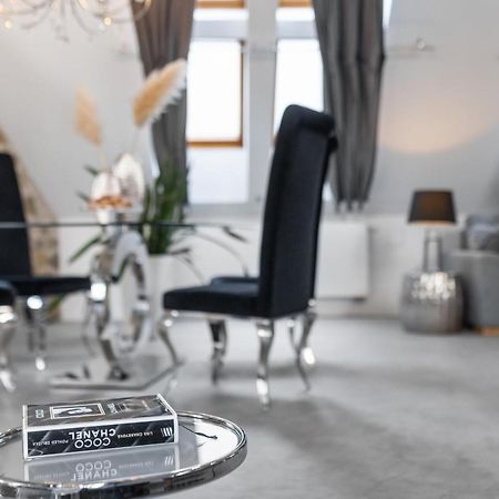 Coco Chanel Boutique Apartment By Goodnite Cz Brno Zewnętrze zdjęcie
