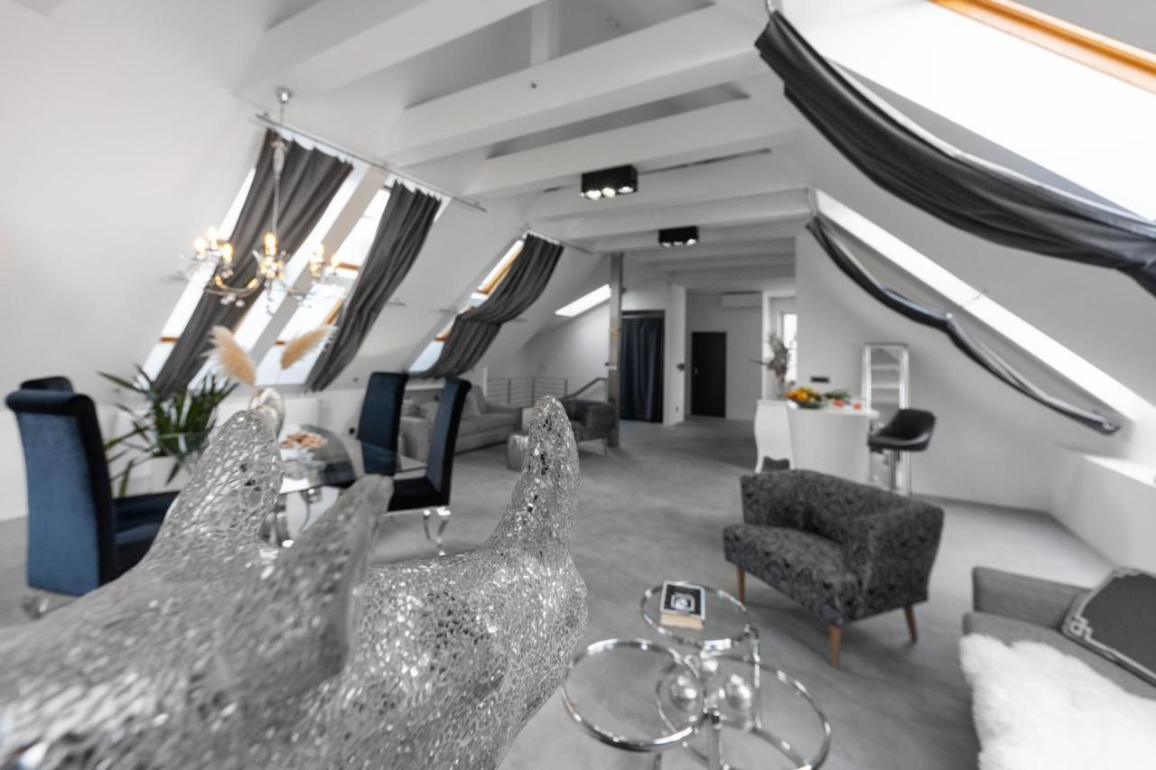 Coco Chanel Boutique Apartment By Goodnite Cz Brno Zewnętrze zdjęcie